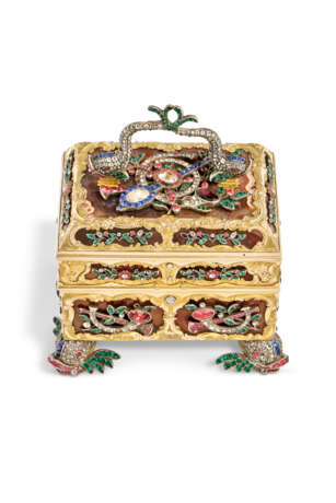 A GEORGE III JEWELLED GOLD AND SILVER-MOUNTED HARDSTONE NECESSAIRE WITH WATCH - фото 1