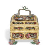 A GEORGE III JEWELLED GOLD AND SILVER-MOUNTED HARDSTONE NECESSAIRE WITH WATCH - Foto 2