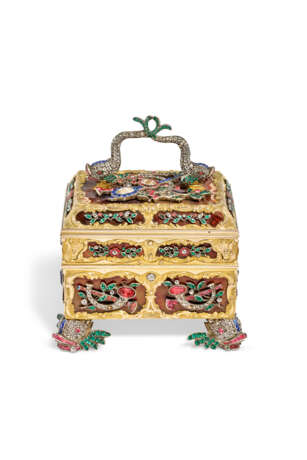A GEORGE III JEWELLED GOLD AND SILVER-MOUNTED HARDSTONE NECESSAIRE WITH WATCH - Foto 2