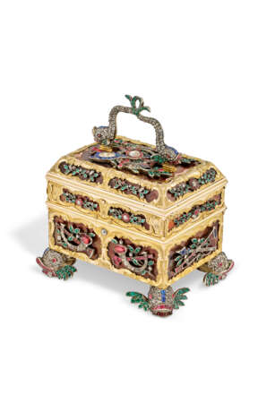 A GEORGE III JEWELLED GOLD AND SILVER-MOUNTED HARDSTONE NECESSAIRE WITH WATCH - фото 3