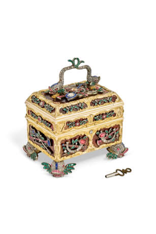 A GEORGE III JEWELLED GOLD AND SILVER-MOUNTED HARDSTONE NECESSAIRE WITH WATCH - фото 4