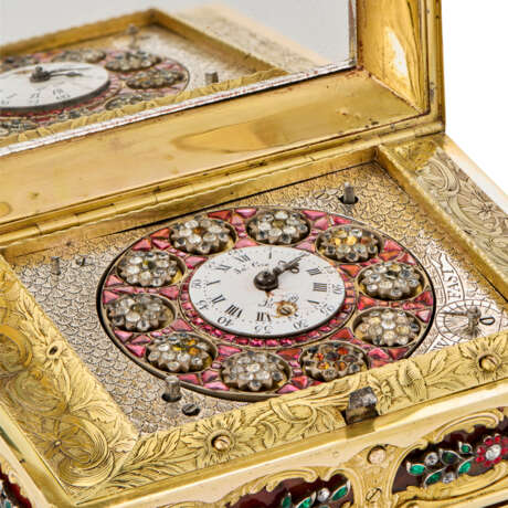 A GEORGE III JEWELLED GOLD AND SILVER-MOUNTED HARDSTONE NECESSAIRE WITH WATCH - фото 7