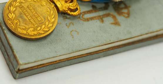 Rumänien: Treuedienst Medaille, 1. Klasse, mit Krone, im Etui. - photo 3