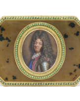 TABATIÈRE EN OR, ÉMAIL ET PIERRE DURE D'ÉPOQUE LOUIS XV