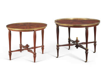 DEUX TABLES DE MILIEU DE STYLE LOUIS XVI