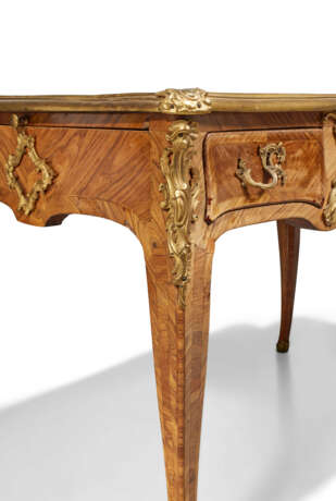 BUREAU PLAT D'ÉPOQUE LOUIS XV - photo 8