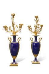 PAIRE DE CANDELABRES D'ÉPOQUE LOUIS XVI