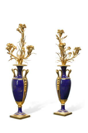 PAIRE DE CANDELABRES D'ÉPOQUE LOUIS XVI - Foto 2