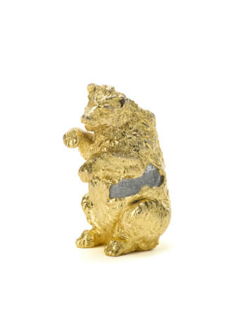 "Orso" | Lost-wax sculpture of the series "Piccoli animali". 1970s. Hand-chiselled and gilded metal, Murano crystal glass egg by Barovier e Toso. Signed with engraving at the base. (h 13.5 cm.) | | Provenance | Private collection, Italy | | Artw - фото 3