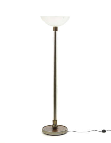 (Attributed) | Floor lamp. Murano, 1940s/1950s. Wooden and metal base, stem consisting of four crystal glass cylinders with brass elements. (h 161 cm.; d 41 cm.) - photo 1