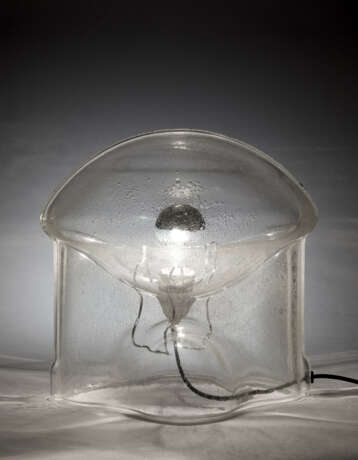 Table lamp model "Medusa". Produced by VeArt, Venice, 1970s. Bubble-blown glass, chromed steel rod. (h 36 cm.) - photo 1