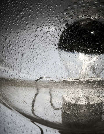 Table lamp model "Medusa". Produced by VeArt, Venice, 1970s. Bubble-blown glass, chromed steel rod. (h 36 cm.) - фото 3