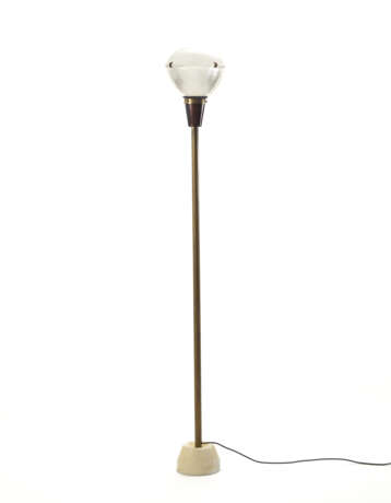 Floor lamp model "Lte7". Produced by Azucena, Milan, 1950s. Transparent pressed glass spotlight, pressed glass cup, painted aluminium cup, brass stem, marble base. (h 180 cm.) (slight defects and restoration) - photo 3