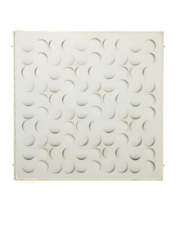 "Arabesco" | Luminous panel. Execution by Gaetano Missaglia,, 1967ca. White lacquered metal. (98x98x8 cm.) (slight defects) - photo 2