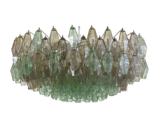 Chandelier of the series "Poliedri". 1958ca. Mould-blown transparent green and amber glass, white painted metal frame. (h 80 cm.; d 40 cm.) (slight defects) - photo 2