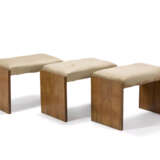 Three benches with veneer wooden frame, seat upholstered in beige fabriced. 1935ca. (60x38.5x35 cm.) (defects and losses) | | Provenance | Casa G, Milan - photo 3
