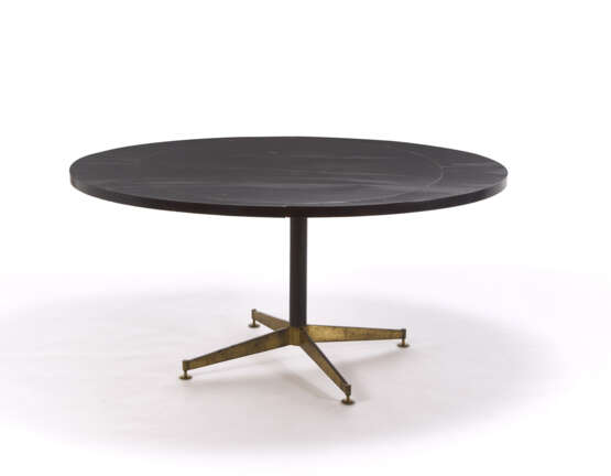 (Attributed) | Table with extension. How, 1950s. Metal and brass frame, ebonised wooden top. (h 81 cm.; d 170 cm.) (slight defects) | | Provenance | Private collection, Como - photo 1