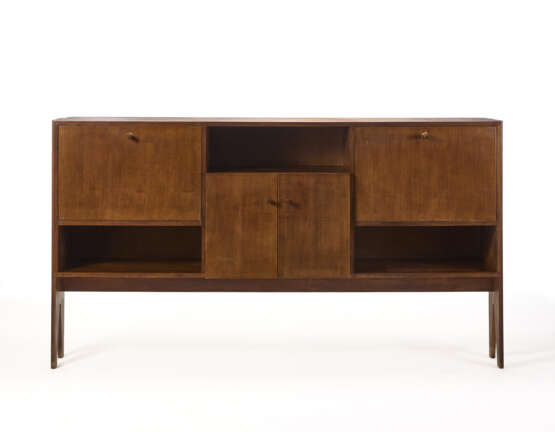 Custom-designed sideboard - bar cabinet. How, 1960s. Solid and veneered wooden frame. Three open and three storage compartments, the central one with double doors and the side ones with drop-downs. (210.5x118x45 cm.) (minor defects and small losses) - photo 1