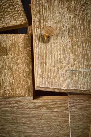 Tripod toilet with cabinet with one drawer and three door compartments. 1940. Solid and veneered bleached oak frame, tempered glass top. (100x66x71 cm.) (slight defects) | | Provenance | Casa F. Como | | Unique piece | | Literature | Luigi Zuc - photo 7