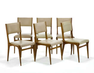 Six chairs model "671". Produced by Cassina, Meda, 1957. Solid wood, white leatherette upholstered seat and back. (45x85x50 cm.) (slight defects and restoration) | | Literature | Catalogo Cassina, Meda, s.a. s.p; | per un modello simile: I. de Gutt