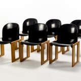 Six chairs model "Dialogo". Produced by B&B, Italy, 1974ca. Light wooden frame and black plastic seat. (52x79.5x44 cm.) (slight defects and losses) - Foto 1