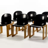 Six chairs model "Dialogo". Produced by B&B, Italy, 1974ca. Light wooden frame and black plastic seat. (52x79.5x44 cm.) (slight defects and losses) - Foto 2