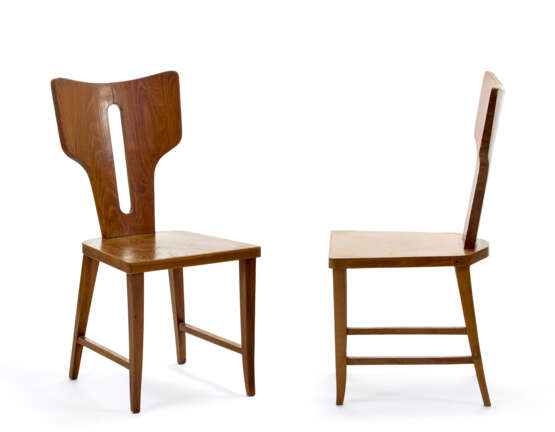 Pair of chairs. Execution by Pagani Carlo di Antonio, Cantu, 1946. Solid and veneered chestnut wood. (45x95x49.5 cm.) (slight defects) | | Accompanied by a statement of authenticity from the Ico Parisi Design Archive | | Literature | Recenti pres - фото 1