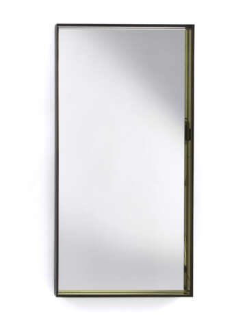 Brass mirror model "1929". 1960s. Black lacquered metal frame edged in yellow mirrored glass. Label "Fontanit" on the verso. (46x91x4.5 cm.) | | Provenance | Private collection, Cantù | | Literature | Arredamento, "Quaderni Fontana Arte", n. 2, - photo 1