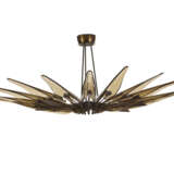 Sixteen-light chandelier model "1563 A Dhalia". Produced by Fontana Arte,, 1950s. Brass frame, metal and aluminium, bevelled transparent amber crystals. (h 50 cm.; d 127 cm.) (slight defects) | | Provenance | Private collection, Cantù | | Literat - photo 3
