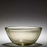 Cup from the series "Iridati" model "3689". Produced by Venini, Murano, 1938ca. Thick smoked glass base with strongly iridescent surface. Signed with acid "venini murano Italia". (h 20 cm.; d 9.5 cm.) (slight defects) | | Literature | M. Barovier, - photo 1