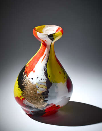 Vase model 5296 of the series "Oriente". Execution by Aureliano Toso,, 1953ca. Polychrome blown glass with inclusion of murrine. (h 30 cm.) | | Provenance | Private collection, Italy | | Literature | M. Heiremans, Dino Martens. Muranese Glass De - фото 3