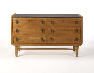 (Attributed) | Six-drawer chest. Italy, 1935ca. Solid and veneered teak wood, marble top, brass handles. (160x93x60 cm.) (defects and restorations) | | Provenance | Private collection, Florence | | This piece of furniture incorporates the draw 