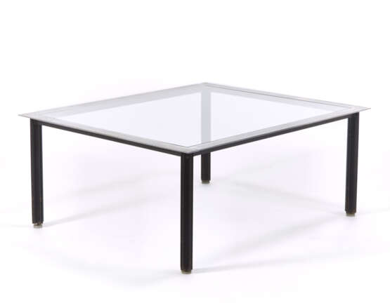 Coffe table of the series "T10 Fasce Cromate". Produced by Azucena, Milan, 1957. Black lacquered metal frame, chromed feet, chromed metal perimeter. (120x51x100 cm.) (slight defects) - Foto 1