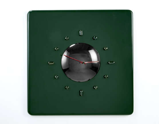 Green wall clock. Produced by Azucena, Milan, 1975ca. Lacquered wood and metal. (59.5x59.5x2 cm.) (slight defects) - photo 1