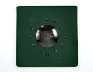 Green wall clock. Produced by Azucena, Milan, 1975ca. Lacquered wood and metal. (59.5x59.5x2 cm.) (slight defects)