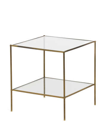 Coffe table model "T12". Produced by Azucena,, 1960s. Brass frame and two glass shelves. (41.5x45x41.5 cm.) (slight defects) - Foto 1