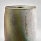 Polychrome enamelled ceramic vase. Manufacture of Ceramiche Arcore, 1970s. Bearing manufactory label and signature "CA". (h 25 cm.; d 23 cm.) - Foto 2