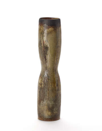 Vase. Milan, 1957-60. Terracotta with enamelled surface in shades of beige and brown. Traces of label under the base. (11.5x51.5 cm.) | | Provenance | Private collection, Italy | | Artwork registered from the archive Nanni Valentini with the cod - photo 6