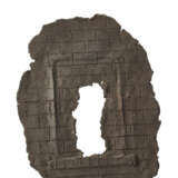 "Porta" | . Arcore, 1981. Terracotta sculpture. Signed and dated on the verso "Valentini 81". (34x41 cm.) - Foto 2