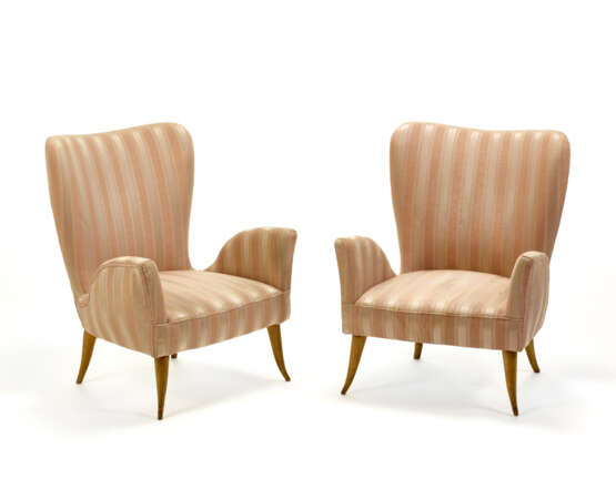 Pair of chamber armchairs. Milan, 1930s. Light wooden frame, seat and backrest upholstered in pink and antique pink striped fabric. (65x80x54 cm.) | | Provenance | Private collection, Milan - Foto 1