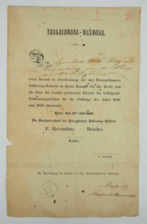 Schleswig-Holstein: Erinnerungskreuz für die Schleswig-Holsteinische Armee an die Kriegsjahre 1848, 1849 Urkunde für einen Jäger im Jäger-Bataillon. - photo 1
