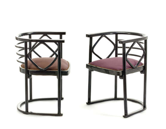 Pair of small armchairs model "728". Produced by Jacob & Josef Kohn, Austria, 1905-1908ca. Painted bent beech frame, seat upholstered in burgundy fabric. (53x74x49 cm.) (slight defects and restoration) | | Literature | Il mobile moderno. Gebruder T - фото 1