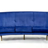 Sofa model "IX Triennale". Produced by Arflex, Italy, 1951. Curved version, blue velvet upholstery, brass feet. Manufacture's label. (202x80x88 cm.) (slight defects) | | Literature | G. Gramigna, Repertorio del design italiano 1950-2000 per l'arred - photo 2