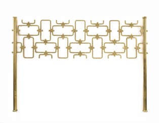 Headboard for double bed. Produced by Arredamenti Borsani,, 1958-62. Metal, brass with cast sculptural rings. (166x115 cm.) | | Literature | per esemplari analoghi: | G. Bosoni 'Osvaldo Borsani architetto designer imprenditore', Skira, Milano, 2018