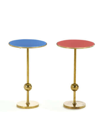 Pair of coffe tables model "T1". Produced by Tecno, Varedo, 1990s. Brass frame, back-painted bevelled glass tops. (h 45 cm.; d 27 cm.) (crystal tabletops replaced) | | Literature | G. Gramigna, F. Irace, Osvaldo Borsani, Leonardo De Luca, Roma 1992 - фото 1