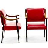 Pair of armchairs. Italy, 1963. Painted steel, wood and red vinyl leather upholstery. (58x83.5x48.5 cm.) (slight defects) - Foto 2