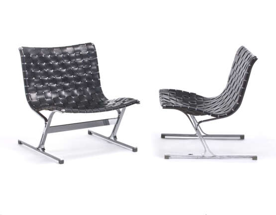Pair of armchairs model "PLR1". Produced by ICF De Padova,, 1970s. Chromed steel frame and black fabric cover. (65x74x66 cm.) (defects and breaks ) - Foto 1