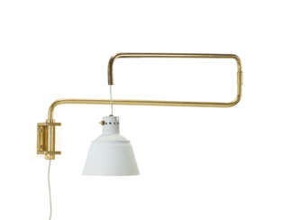 (Attributed) | Jointable wall lamp. Produced by Kandem, Germany, 1950s. Brass frame and white painted aluminium lampshade. (l max cm 140) (slight defects)