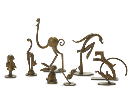 Lot of eight small brass sculptures depicting animals and stylised characters, made by the Werkstatte Hagenauer manufactory. Vienna, 1930s/1940s. (h max cm 14 ) (slight defects) - фото 1