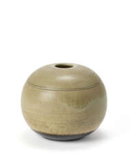 Spherical container with lid. Manufacture of Ceramica Arcore,, 1970s/1980s. Terracotta enamelled in beige and brown. Marked "CA" under the base. (h 13 cm.; d 16 cm.)